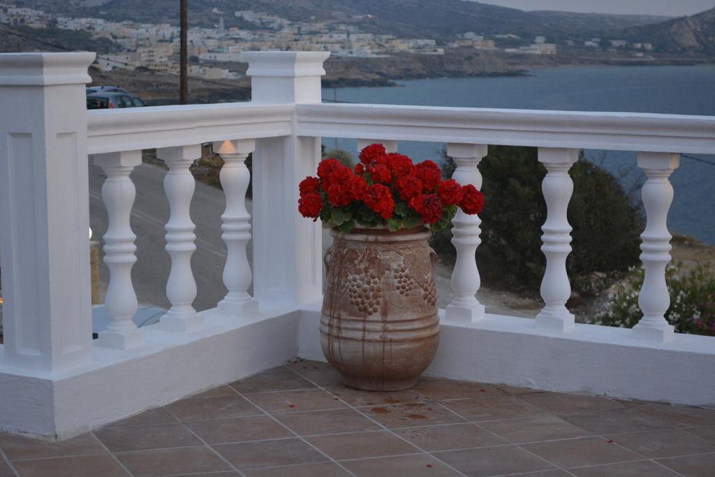 Hotel Finiki View Buitenkant foto