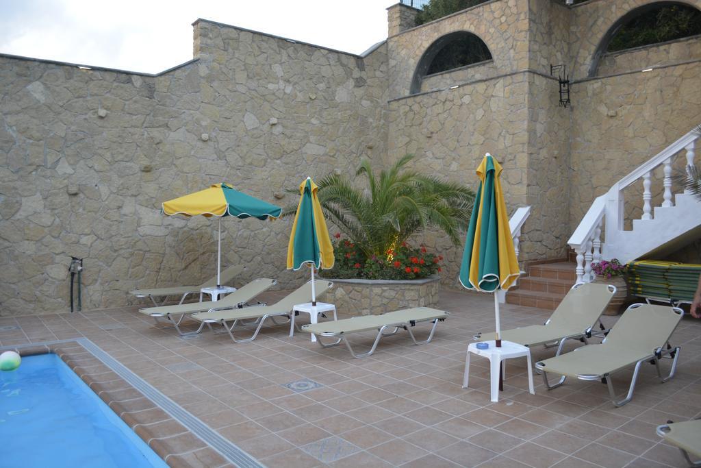 Hotel Finiki View Buitenkant foto